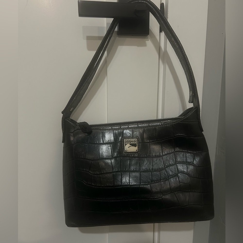Vintage Dooney & Bourke Black Croc-Embossed Shoulder Bag *GREAT CONDITION